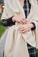 Load image into Gallery viewer, Shawl - Shell Bayside Herringbone