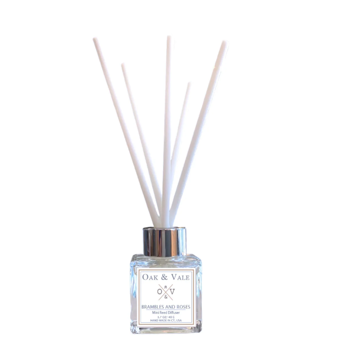 Oak & Vale Brambles and Roses Mini Reed Diffuser