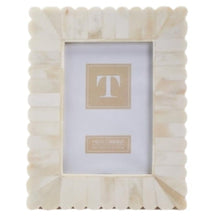 Load image into Gallery viewer, Scalloped Bone Photo Frame