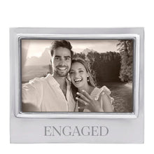 Load image into Gallery viewer, Mariposa Engaged Signature 4x6 Frame
