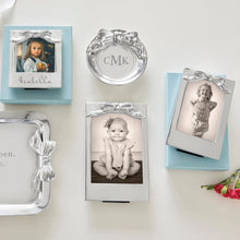 Load image into Gallery viewer, Mariposa Bow Round Dish
