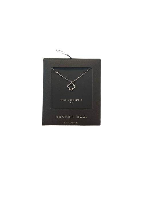 Boxed Necklace White Gold Clover