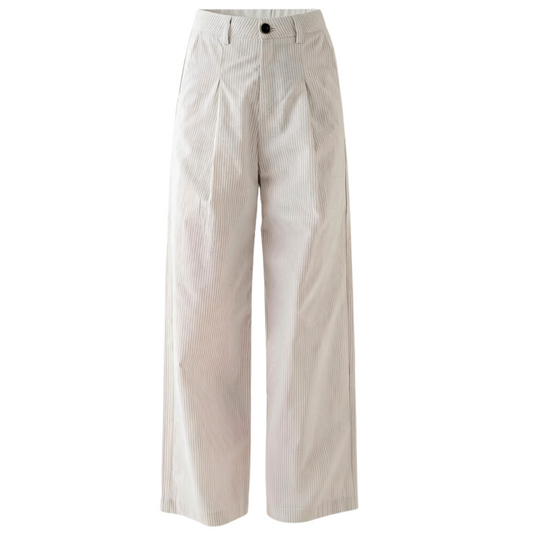 A pair of light beige wide-leg cropped pants with front pleats, shown against a plain white background.