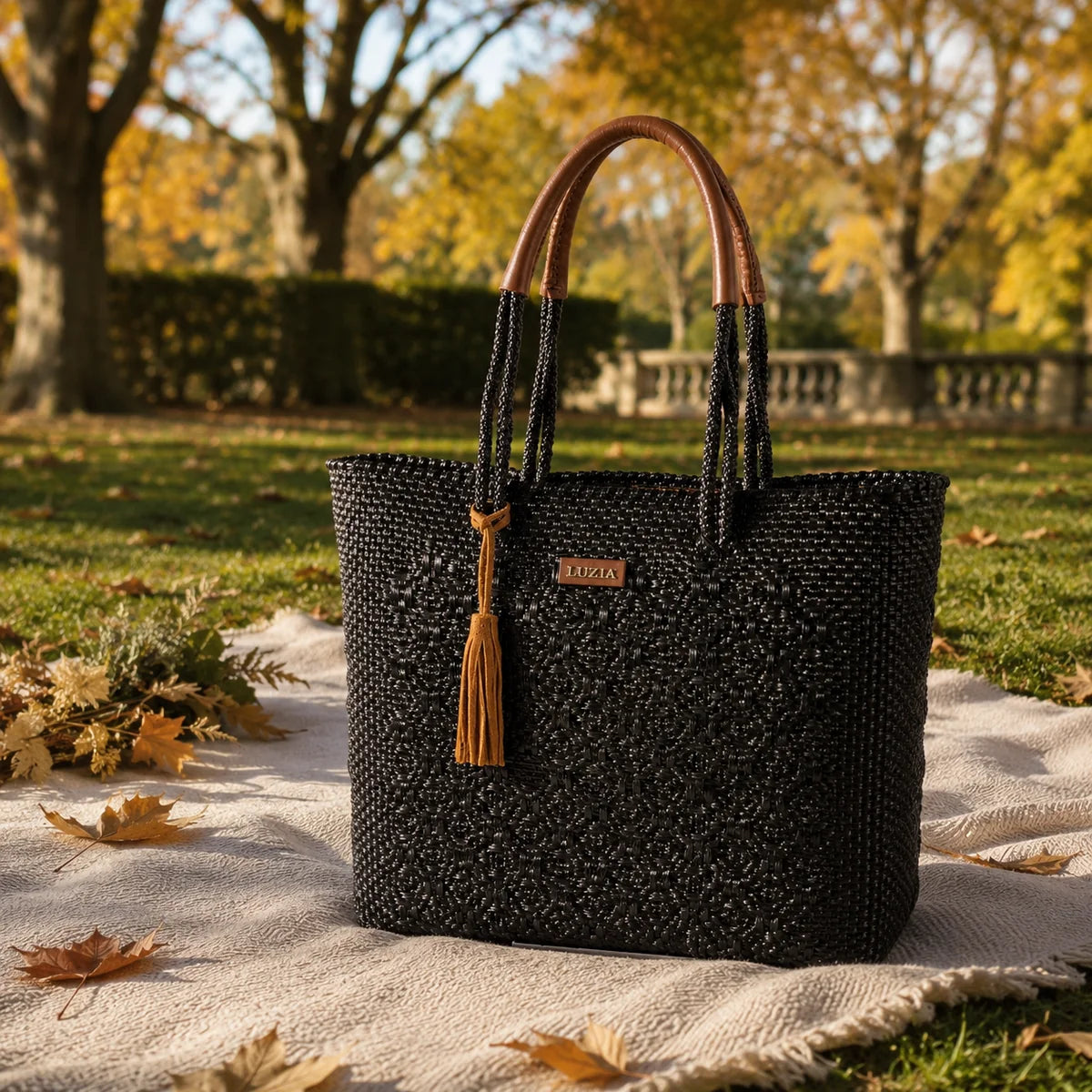 SHOULDER TOTE SOLID MULTI-DIAMOND BLACK (LEATHER COGNAC)
