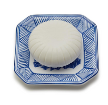 Load image into Gallery viewer, Blue Willow Soap with Porcelain Tray
