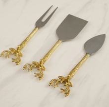 Load image into Gallery viewer, Gold Stag Head Cheese Server Set
