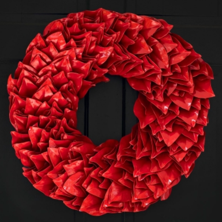 Red Lacquer Wreath