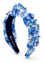 Load image into Gallery viewer, Blue &amp; White Floral Headband
